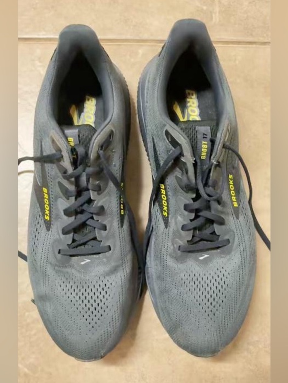 Brooks Ghost 17 Men’s Running Shoes Ebony Black Yellow Size 14 D Near Mint